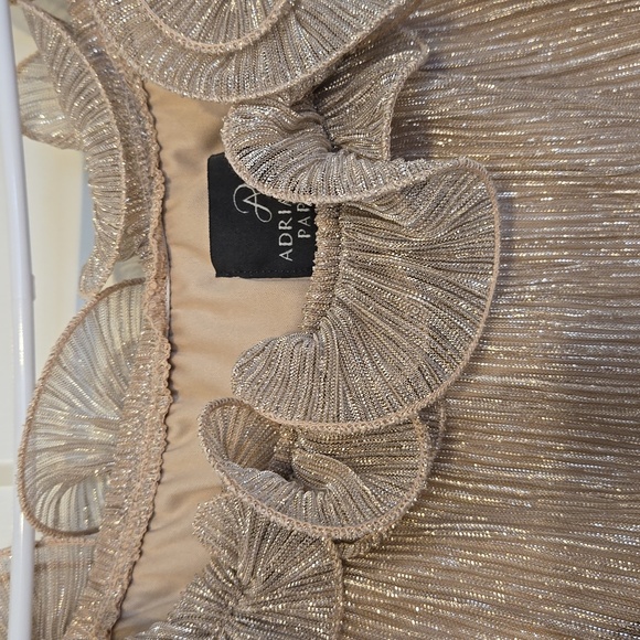Adrianna Papell Off the Shoulder Metallic Top Size 8 - Picture 3 of 5